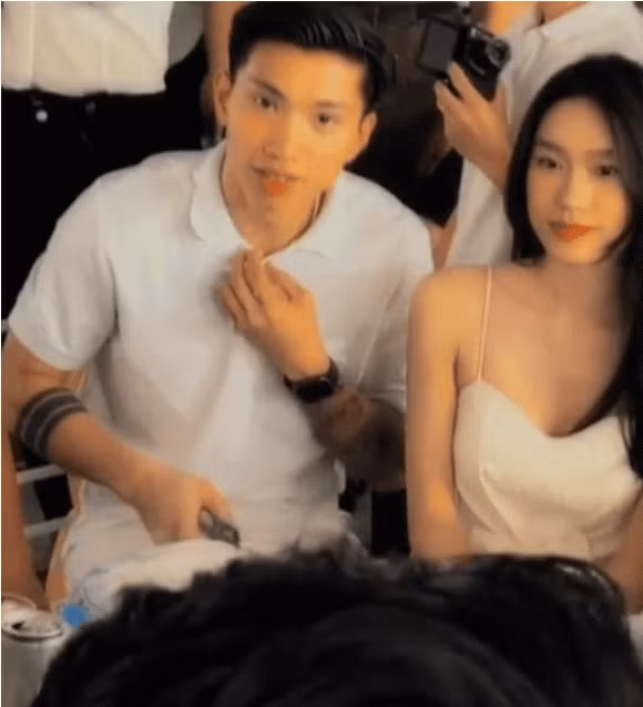 Theo netizen chia sẻ, chiếc xe mà Hải My đang ngồi là Ferrari 458 Italia, mẫu xe đời cũ, tuy nhiên đó vẫn là một trong những dòng xe sang với giá trị đắt đỏ hơn 9 tỷ đồng.