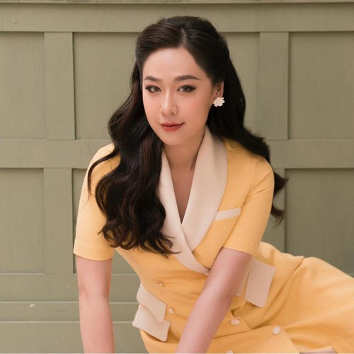 Khác với nhiều người đẹp thường giấu kín về chồng doanh nhân, nữ MC xinh đẹp sẵn sàng chia sẻ hình ảnh của chồng lên MXH.