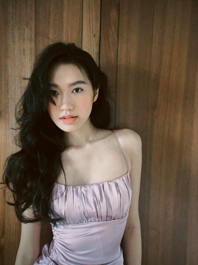 Sở hữu chiều cao 1m67 cùng thân hình cân đối, thon gọn, Doãn Hải My có thể diện đẹp nhiều kiểu trang phục.