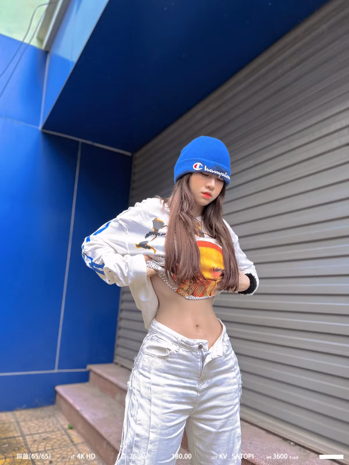 Là một gymer, TikToker có tiếng, thế nhưng cô thường xuyên đưa bản thân vào tâm điểm của những lùm xùm, tranh cãi vì thói quen ăn mặc gợi cảm, đầy thị phi của mình.