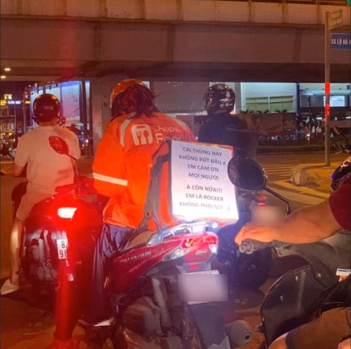 Tấm giấy dán thông báo này cho thấy một chút đáng yêu trong hành trình làm shipper.