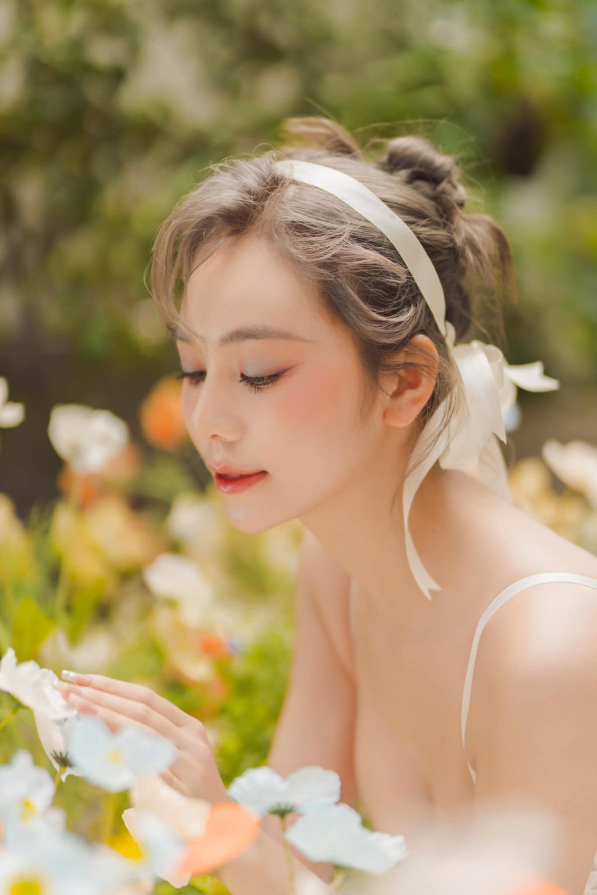 Cô sớm theo đuổi đam mê kinh doanh và đang làm giám đốc của một công ty mỹ phẩm.