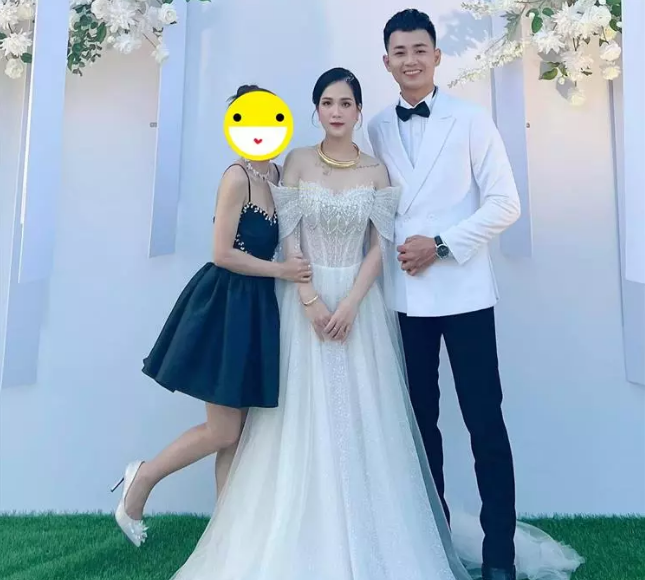 Đáng chú ý, hiện tại những hình ảnh này không còn xuất hiện công khai trên Facebook Huyền My như trước.