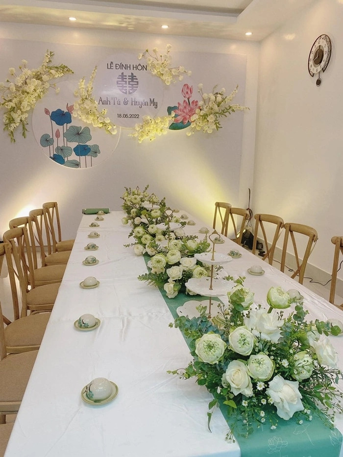 Nhìn vào những khoảnh khắc mà bà xã Anh Tú chia sẻ có thể thấy cả hai rất đầu tư vào buổi lễ lần này.