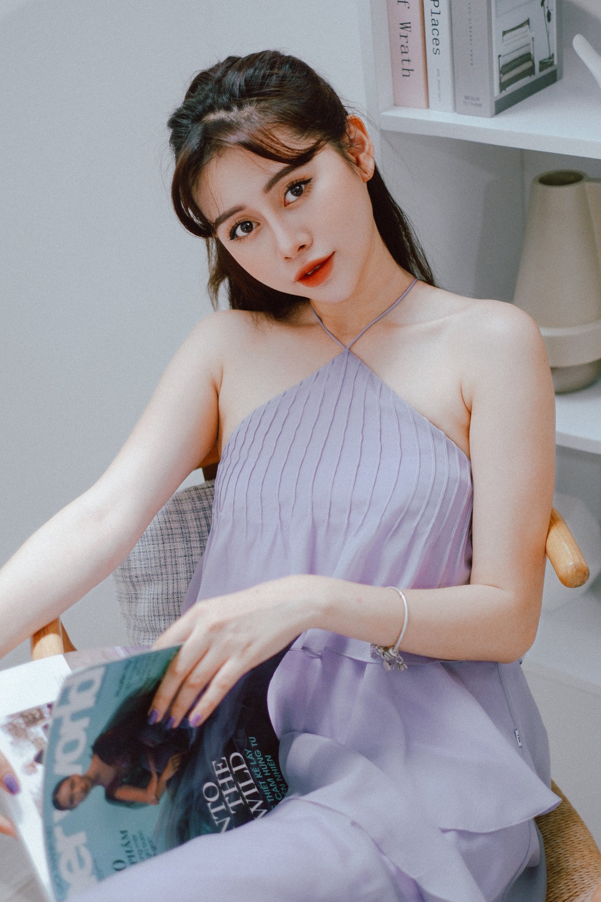 Khi khoác lên mình những thiết kế cắt xẻ ấn tượng, Việt Phương Thoa không hề lép vế so với dàn người đẹp khác, thậm chí là những sao Việt đình đám.