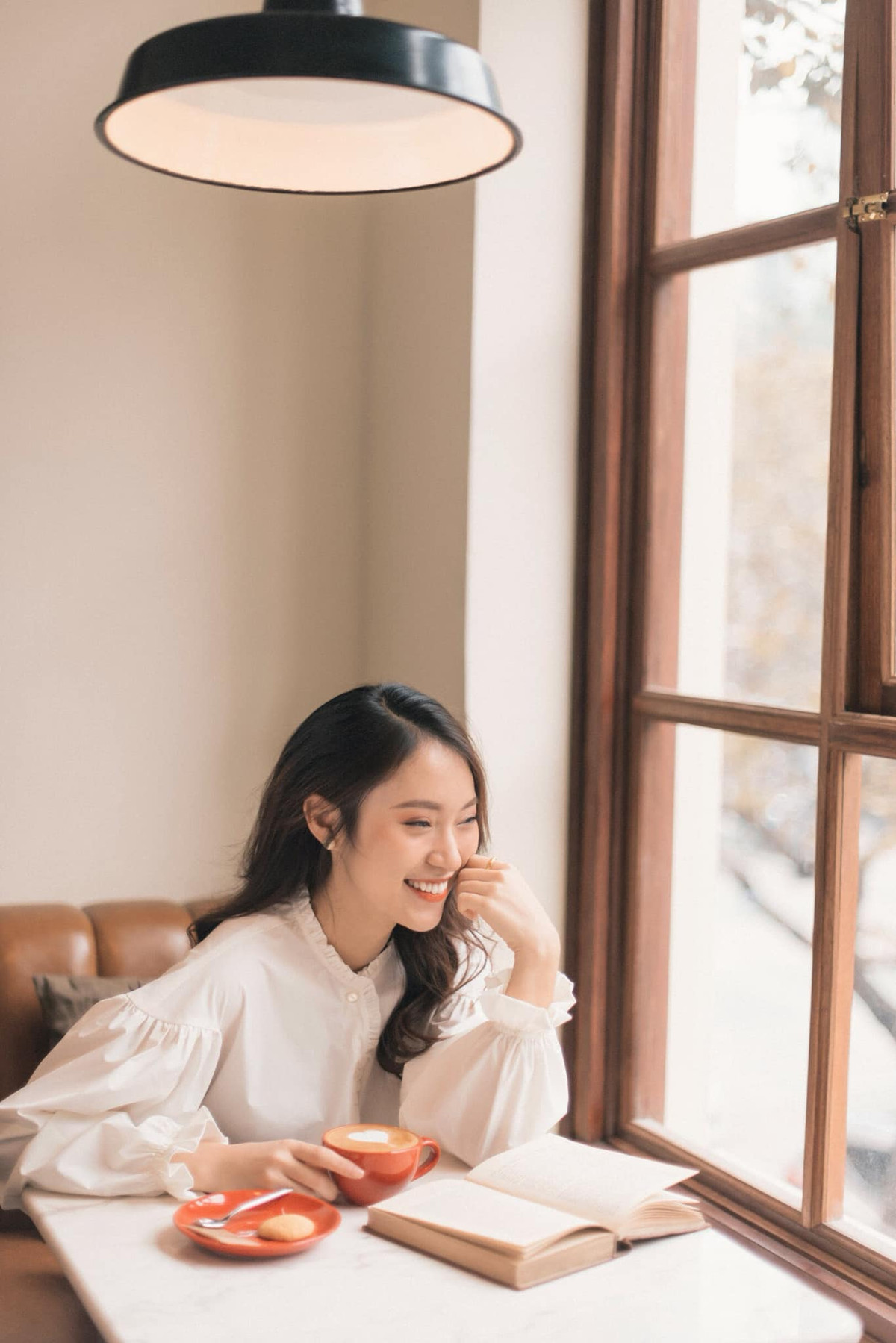 Nhờ khả năng hoạt ngôn, trình độ ngoại ngữ ưu việt và thần thái tự tin trước ống kính, Khánh Vy được đảm nhận vị trí quan trọng trong các chương trình của Đài truyền hình Việt Nam như MC của IELTS On The Go, Follow Us và Crack’em up, Đường lên đỉnh Olympia...