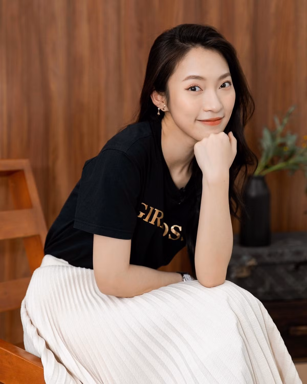 " Hot girl 7 thứ tiếng" Trần Khánh Vy là gương mặt trẻ không còn xa lạ với nhiều người. Cô nàng nổi lên như một hiện tượng sau clip nói 7 thứ tiếng được đăng tải trên Youtube.