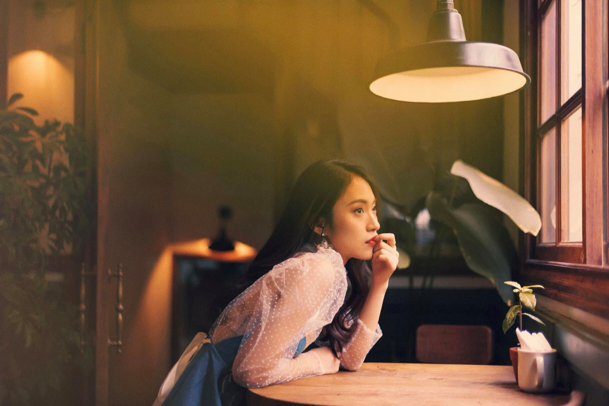 Trên trang cá nhân hot girl Khánh Vy đã biết cách tạo dáng và chăm chút hình ảnh bản thân trở nên thu hút và gợi cảm hơn.