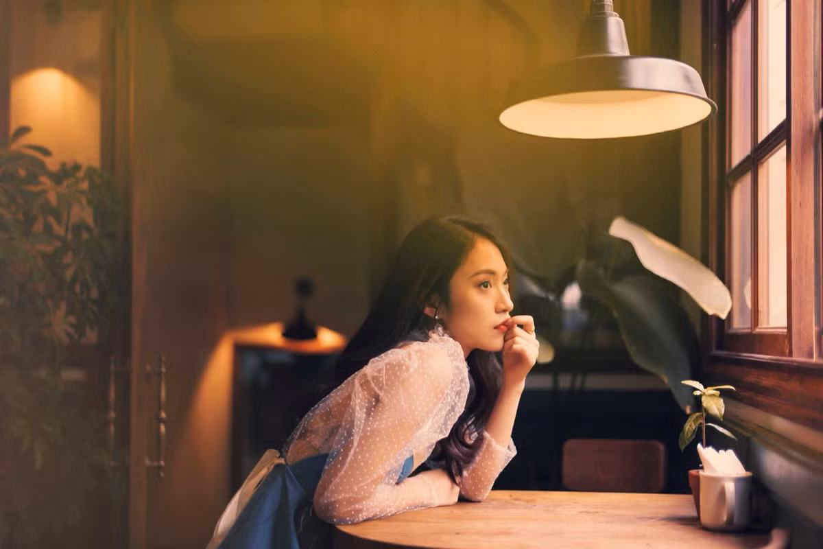 Trên trang cá nhân hot girl Khánh Vy đã biết cách tạo dáng và chăm chút hình ảnh bản thân trở nên thu hút và gợi cảm hơn.