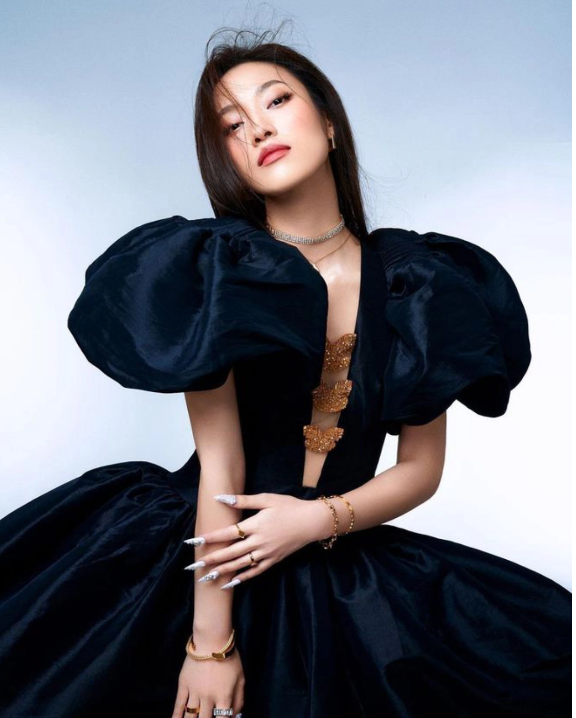 Để ý lại thời điểm gần đây, có thể thấy Khánh Vy đã rất thành công khi đổi sang phong cách chín chắn, trưởng thành, đúng chất một quý cô.