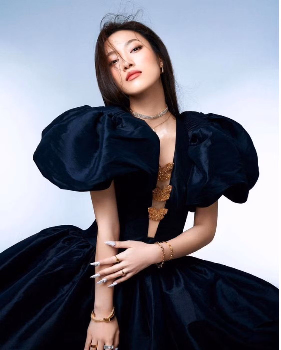 Để ý lại thời điểm gần đây, có thể thấy Khánh Vy đã rất thành công khi đổi sang phong cách chín chắn, trưởng thành, đúng chất một quý cô.