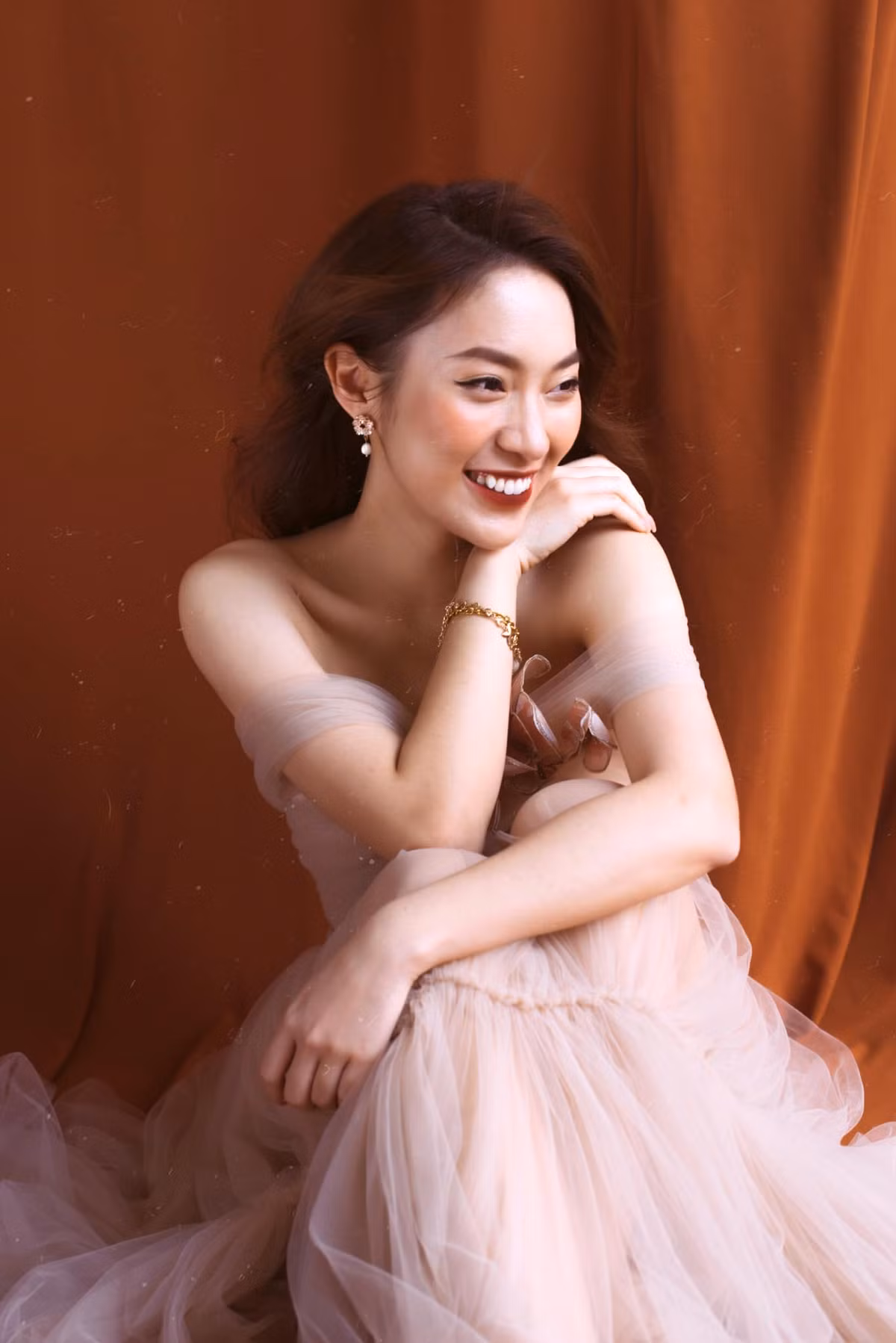 Sau nhiều năm nổi tiếng hiện tại Khánh Vy đã 23 tuổi và thật sự trưởng thành, cô nàng sở hữu nhan sắc xinh đẹp và có phần mặn mà hơn trông thấy.