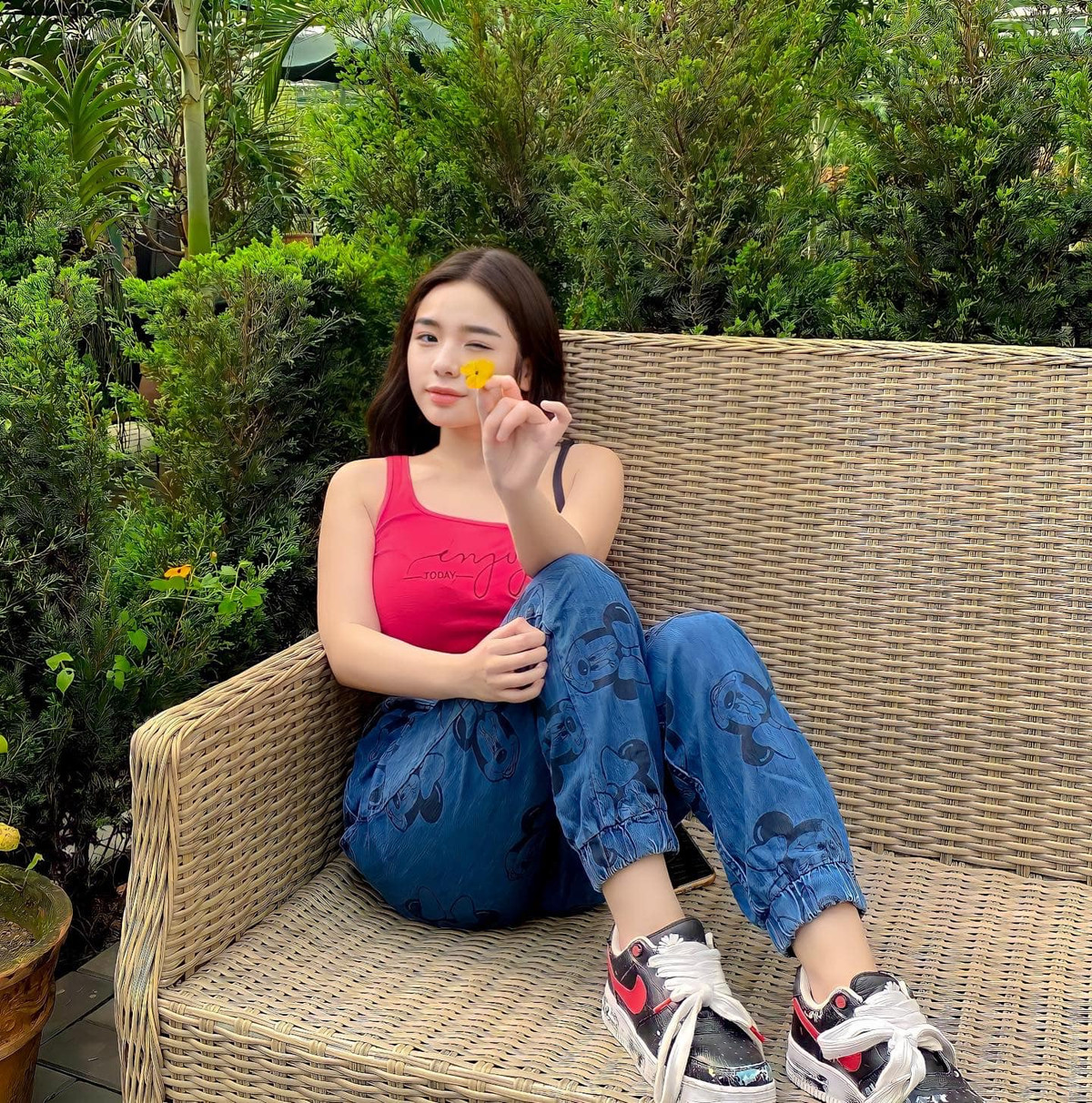 Người đẹp này thường xuyên đăng ảnh khoe dáng vóc nóng bỏng lên mạng xã hội và nhận được “cơn mưa” lời khen ngợi từ người hâm mộ.