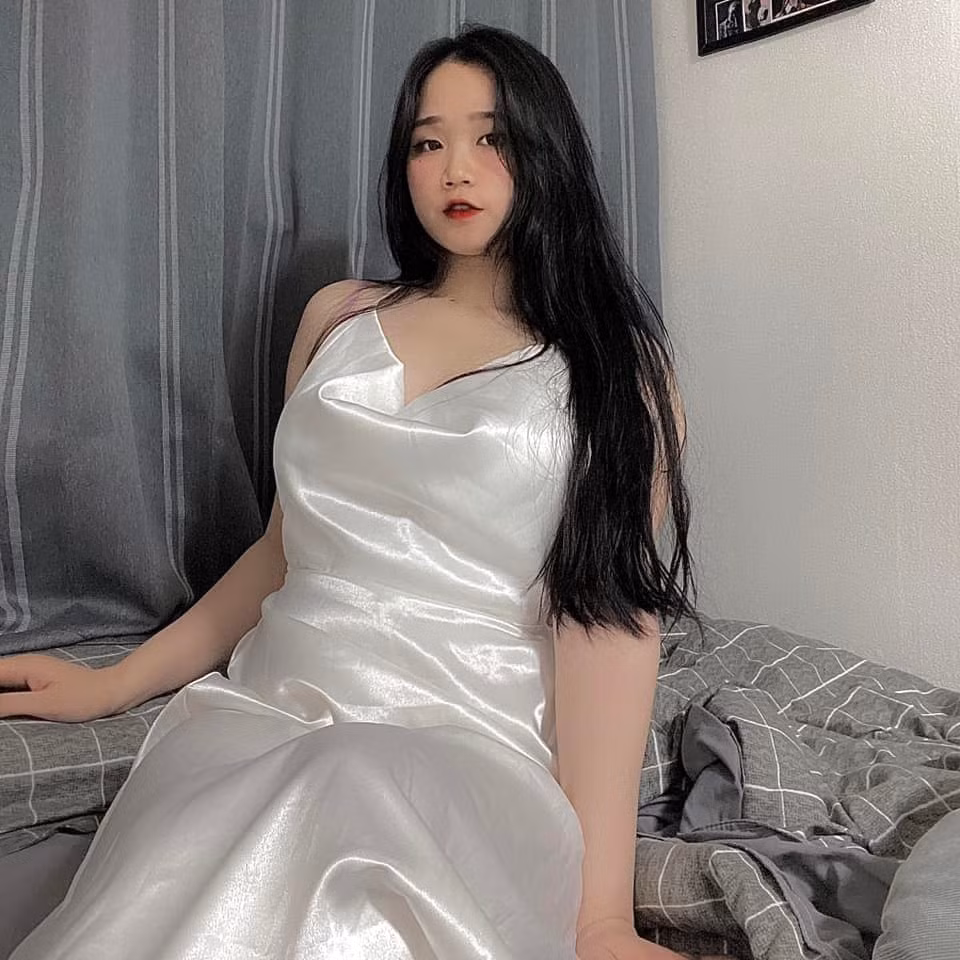 Cô còn nhận được nhiều lời khen ngợi vì thân hình nóng bỏng, cân đối.