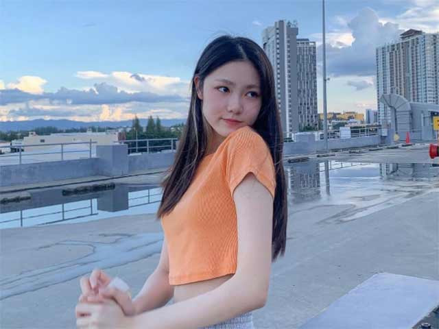 Với vẻ ngoài xinh xắn, hồn nhiên, dễ thương và rất thân thiện, Pitchamon có tới hơn 35.000 lượt theo dõi trên Instagram.