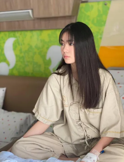 Ở Thái Lan cô cũng là một trong những nhân vật khá nổi tiếng trên các nền tảng MXH.