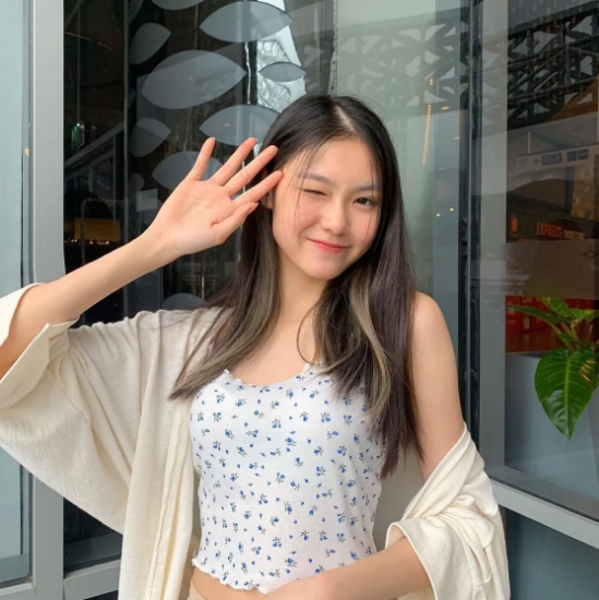 Cô còn có sở thích thời trang và được xem là một người có gu ăn mặc khá phong cách.