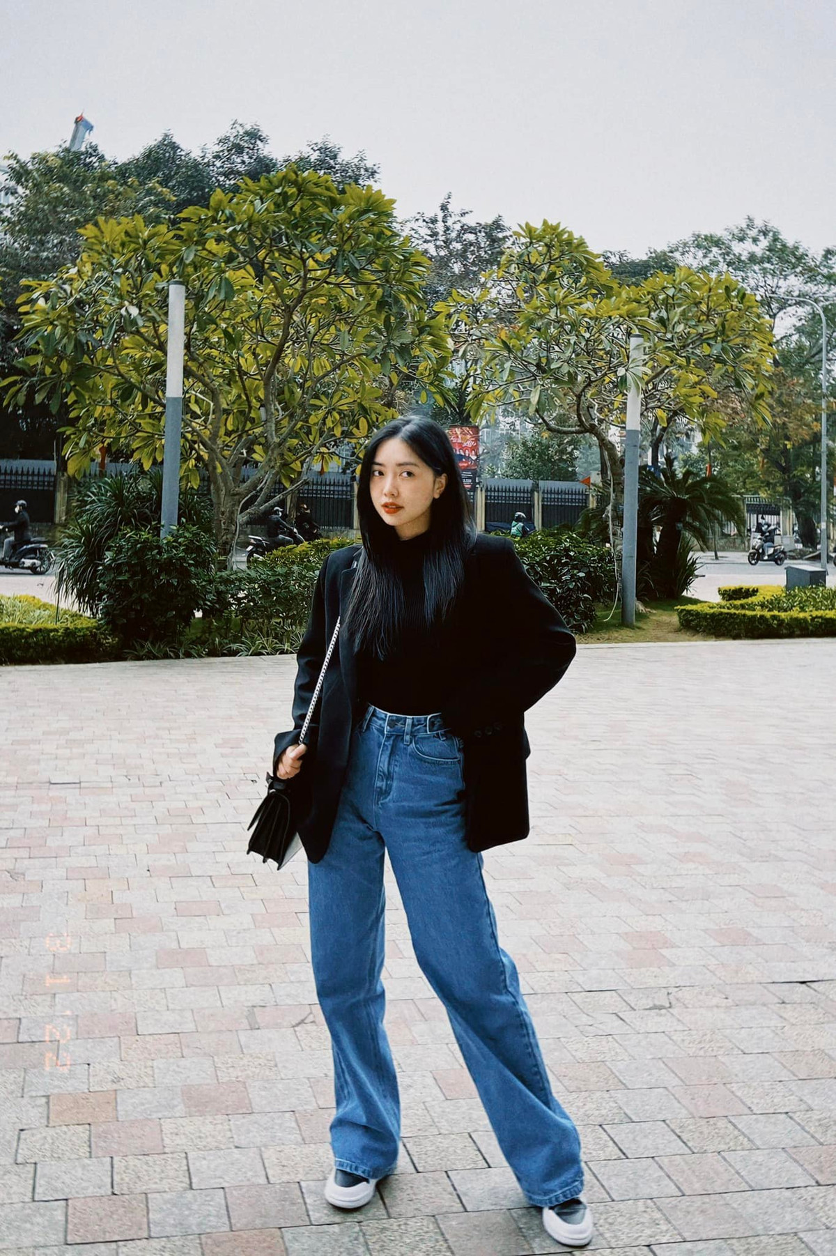 Vợ của Hà Đức Chinh sinh năm 1998. Hiện đã tốt nghiệp đại học Mỹ thuật Công nghiệp Hà Nội.