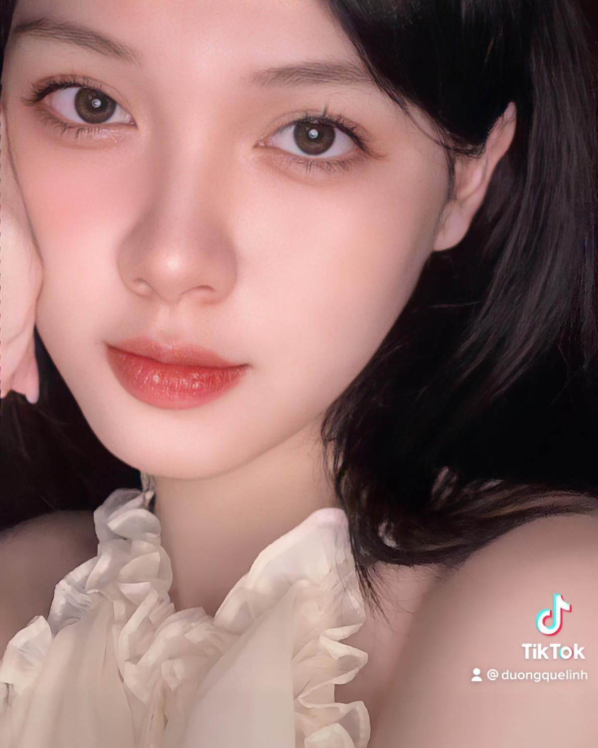 Ngược lại, Nhâm Mạnh Dũng cũng chăm chỉ tương tác, comment trêu đùa phía dưới những clip của người yêu.