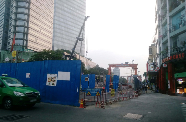 Vi sao dan tren “duong vang” Le Loi nhieu nam chua duoc don Giang sinh?