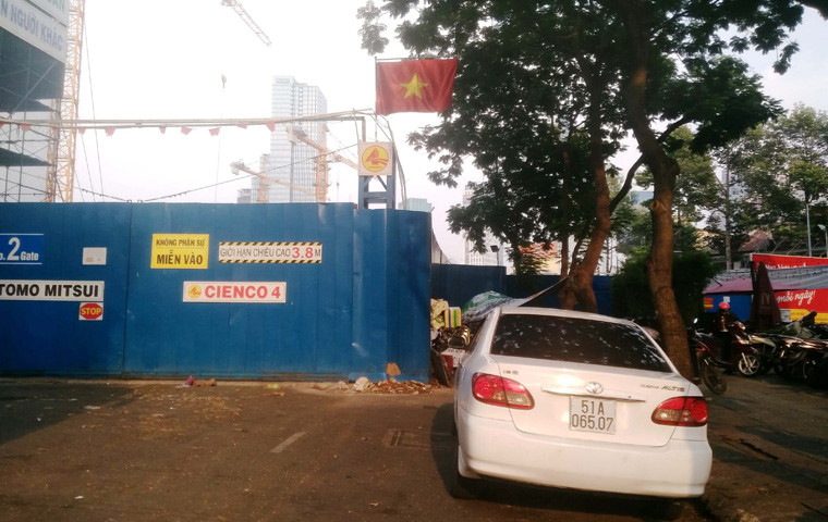 Vi sao dan tren “duong vang” Le Loi nhieu nam chua duoc don Giang sinh?-Hinh-10