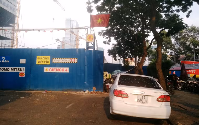 Vi sao dan tren “duong vang” Le Loi nhieu nam chua duoc don Giang sinh?-Hinh-10