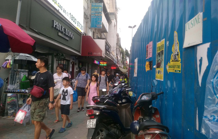 Vi sao dan tren “duong vang” Le Loi nhieu nam chua duoc don Giang sinh?-Hinh-7