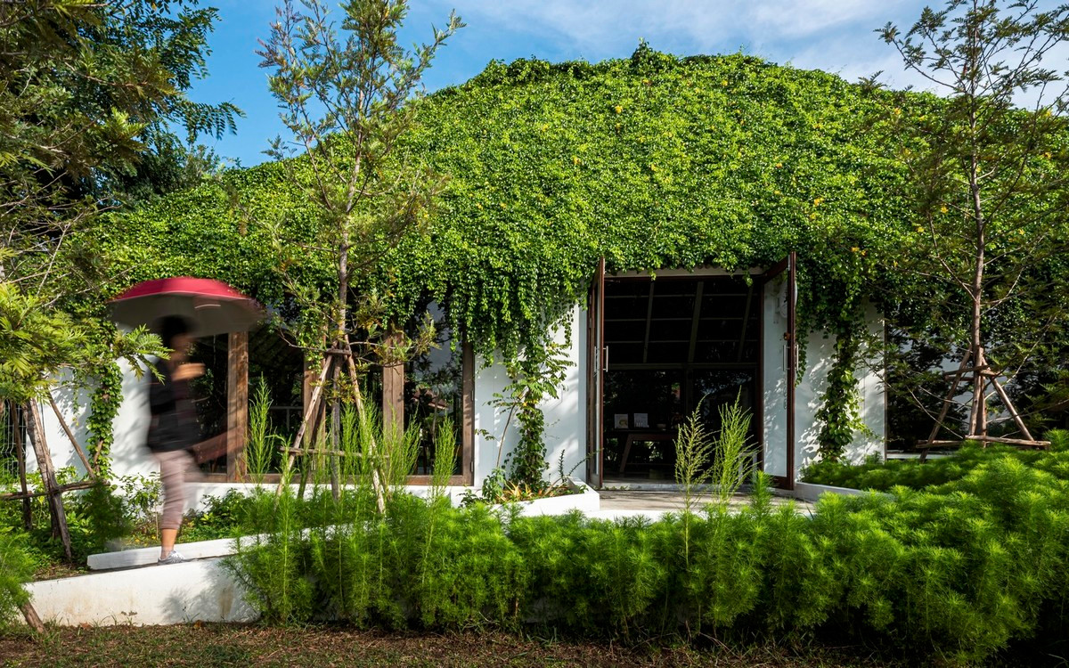 Ngôi nhà cấp 4 này được xây dựng nhằm mục đích tránh sử dụng điều hòa không khí, tối đa hóa hiệu ứng làm mát tự nhiên.