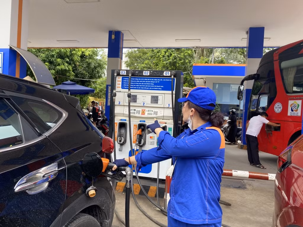 Gia xang hom nay 11/01: Giu da tang?