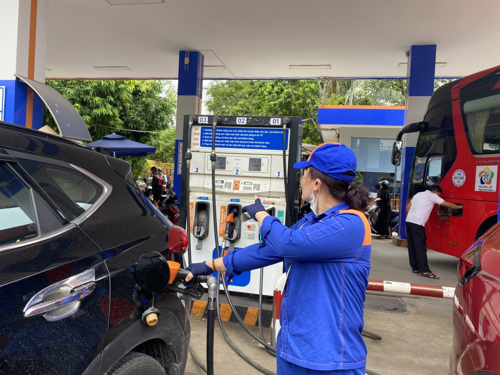 Giá xăng hôm nay 02/9/2024: Tiếp đà giảm sâu? Gia xang hom nay 02/9/2024: Tiep da giam sau?