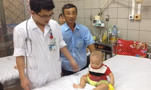 Tự ý dùng kháng sinh, con suýt chết vì viêm màng não Tu y dung khang sinh, con suyt chet vi viem mang nao