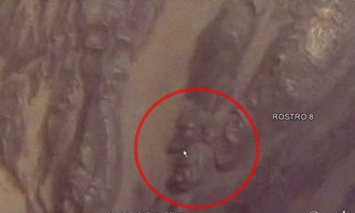 Nhin thay khuon mat “nguoi dan ong da do” tren sao Hoa