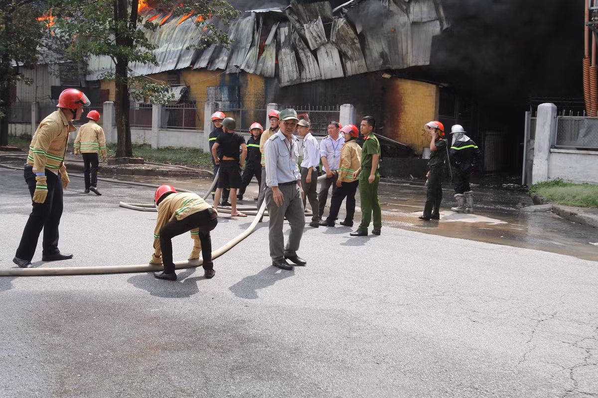 Sáng cùng ngày, trao đổi với PV một lãnh đạo Công an phường Long Biên (quận Long Biên, Hà Nội) đã xác nhận về vụ hỏa hoạn.