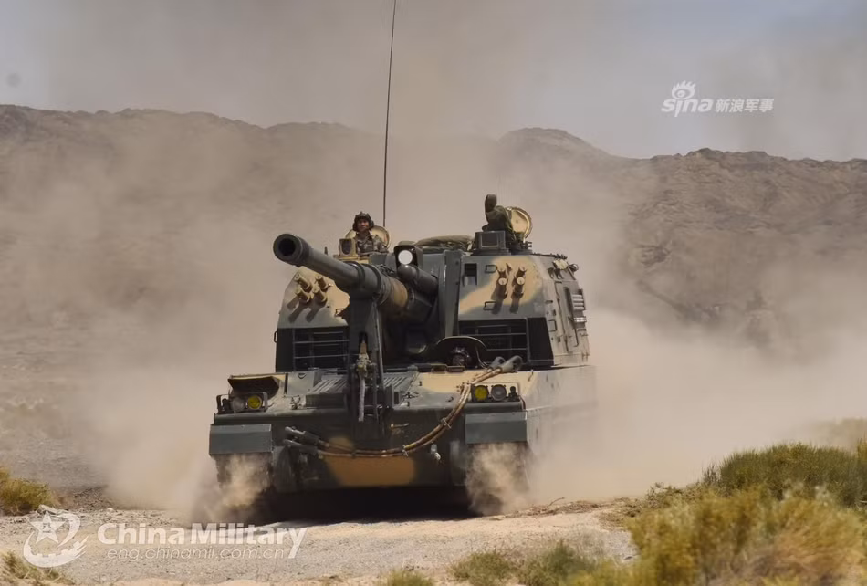 PLZ-05 hoàn toàn sử dụng đạn pháo 155mm nội địa do Trung Quốc sản xuất. Tầm bắn của khẩu pháo này vào khoảng 30 km với đạn pháo thường và tối đa lên tới 39km khi sử dụng đạn tăng tầm. Ngoài ra cũng có thông tin PLZ-05 bắn được đạn dẫn đường do Trung Quốc tự thiết kế tuy nhiên tầm bắn không được tiết lộ. Nguồn ảnh: Chinamilitary.