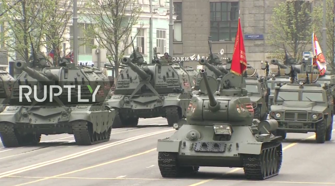 Nga duyet binh hoanh trang ky niem 74 nam Ngay Chien thang phat xit