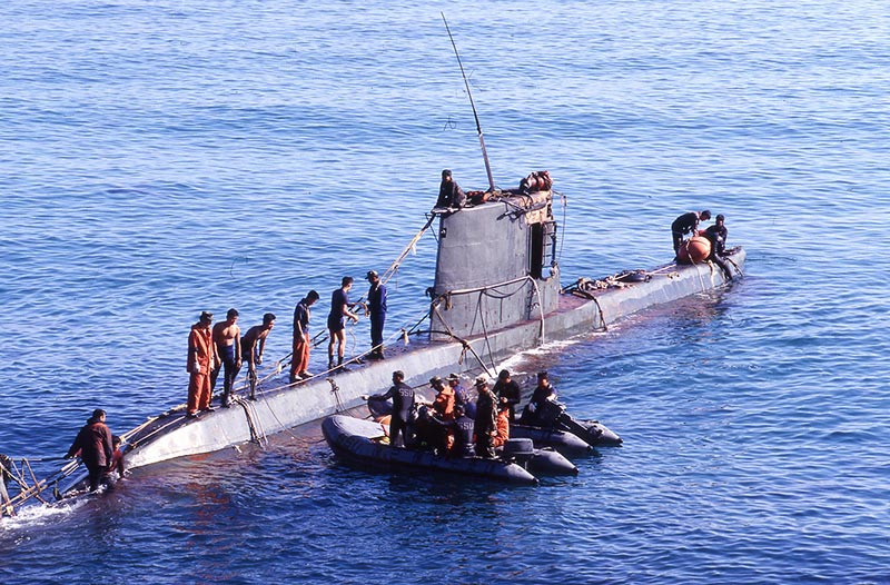 Thuỷ thủ Triều Tiên trên tàu quyết định phá huỷ mọi tài liệu giấy tờ và các thiết bị thu phát sóng, đột nhập vào lãnh thổ Hàn Quốc và tìm cách vượt biên về Triều Tiên bằng đường bộ. Nguồn ảnh: Chosul.