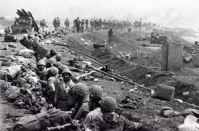 Sau gần 8 năm giao tranh, cuối cùng cuộc chiến tranh Iran và Iraq cũng không dẫn tới được bất cứ kết quả khả quan nào, hai bên trở về hiện trạng như ban đầu và đồng ý với Giải pháp 598 do Liên Hiệp Quốc đưa ra. Nguồn ảnh: CDCR.