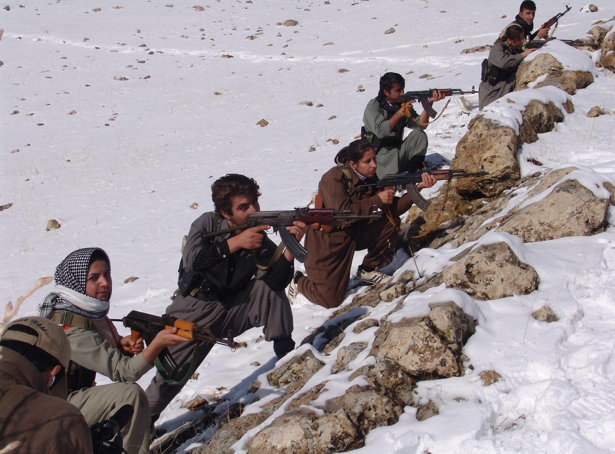 Đây là một phần của cuộc xung đột Balochistan, bắt đầu từ khoảng năm 2004 và diễn ra với cường độ thấp. Cuộc chiến này diễn ra ở tỉnh Sistan và Baluchestan nằm giữa Iran và một vài vùng lãnh thổ theo đạo Sunni. Nguồn ảnh: CDCR.