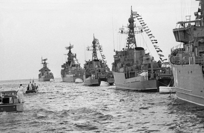 Hạm đội Biển Đen duyệt binh mừng Ngày Hải Quân của Liên Xô vào năm 1973. Nguồn ảnh: TASS.