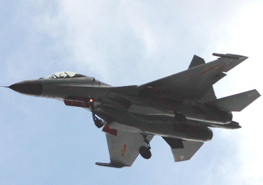 Đây cũng là loại chiến đấu cơ đầu tiên của Trung Quốc được trang bị toàn bộ thiết bị khí tài do Trung Quốc sản xuất. Trong đó bao gồm từ tên lửa chống hạm, tên lửa đối không, bom điều khiển, tên lửa hành trình cho tới cả các thiết bị áp chế điện tử. Nguồn ảnh: Sina.