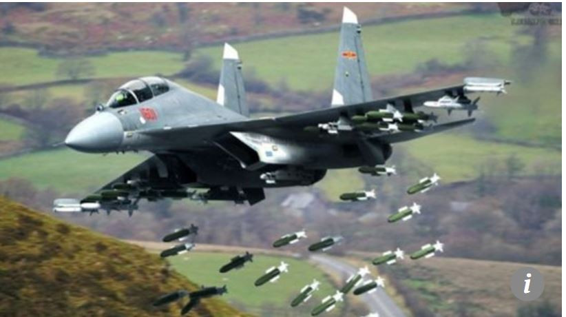 Giống như nhiều loại chiến đấu cơ chủ lực nguy hiểm khác mà Trung Quốc đang sử dụng, J-16 cũng được thiết kế dựa trên nguyên mẫu là một tiêm kích của Liên Xô đó là Sukhoi Su-30 nhưng lại được sử dụng động cơ nội địa do Trung Quốc tự sản xuất. Nguồn ảnh: Sina.