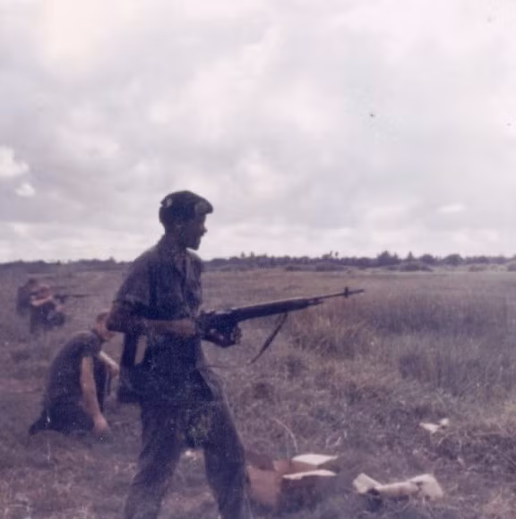 Sau khi giải phóng miền Nam thống nhất đất nước, ta cũng có thu được một vài phiên bản M14 với số lượng khá nhiều nhưng tất nhiên do M14 thua kém quá nhiều CKC và sử dụng loại đạn khá dị nên ta cũng không sử dụng phổ biến loại súng này. Nguồn ảnh: Thearchive.