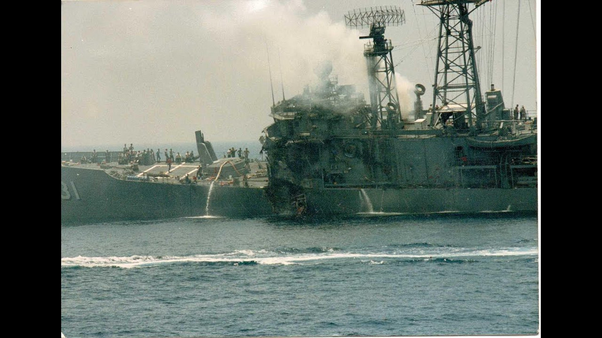 Hơn hai tiếng sau khi cất cánh, chiếc máy bay chở khách cải biên thành máy bay quân sự của Iraq đã phóng loạt tên lửa chống hạm Exocet vào mạn trái của khinh hạm USS Stark. Nguồn ảnh: Warhistory.