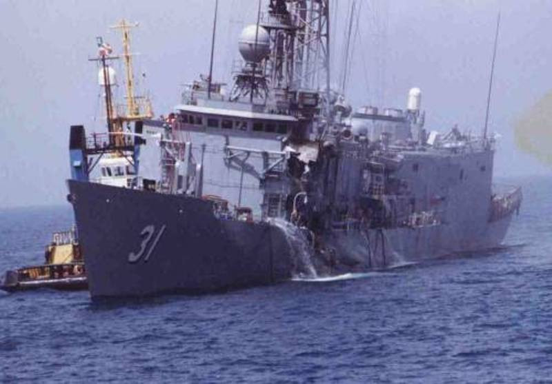 Thuyền trưởng và thuỷ thủ đoàn trên khinh hạm USS Stark đã bắt được tín hiệu của chiếc máy bay lạ vào lúc 22h nhưng không được hồi đáp. Chiếc Falcon 50 đã phóng ra hai quả tên lửa Exocet ở khoảng cách 35km và 24km so với tàu USS Stark trước khi phi công bẻ lái trái và quay về đất liền. Nguồn ảnh: Warhistory.