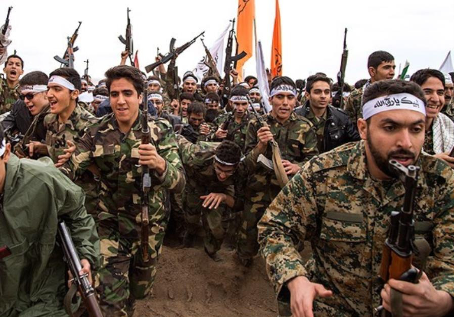 Iran hiện có dân số 83 triệu người trong đó số người ở độ tuổi phục vụ quân đội nếu tổng động viên là 39 triệu người. Hàng năm quốc gia này có tới 1,4 triệu người bước vào tuổi phục vụ quân đội. Nguồn ảnh: Flickr.