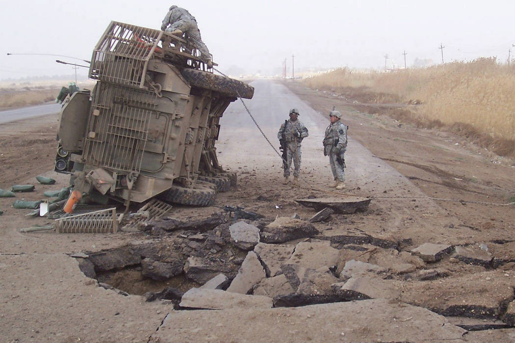 Những thiết bị nổ tự chế có hàng trăm nghìn cách thức cấu tạo và nguỵ trang tuỳ theo trí tưởng tượng của người tạo ra chúng, với những thiết bị nổ có khả năng lật nhào cả xe bọc thép thì không nên nghĩ tới việc mắc sai lầm khi thực hiện tháo gỡ.