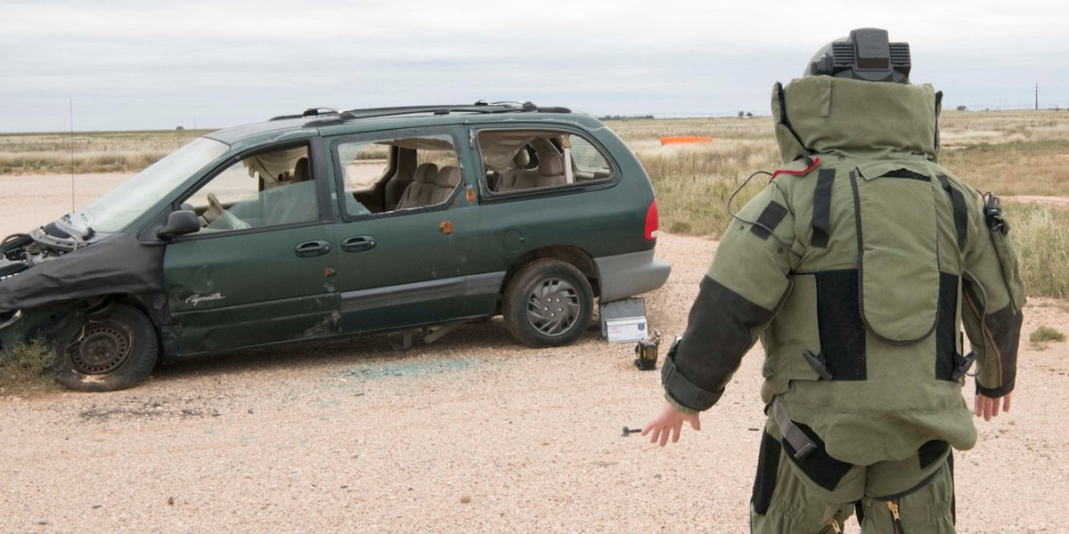 Được coi là các đơn vị có nhiệm vụ nguy hiểm nhất trong quân đội của mọi quốc gia trên thế giới, lực lượng trực tiếp tham gia phá gỡ mìn, vật liệu nổ trên chiến trường được coi là những "bảo bối" mà không phải quân đội nào cũng dễ dàng có được.