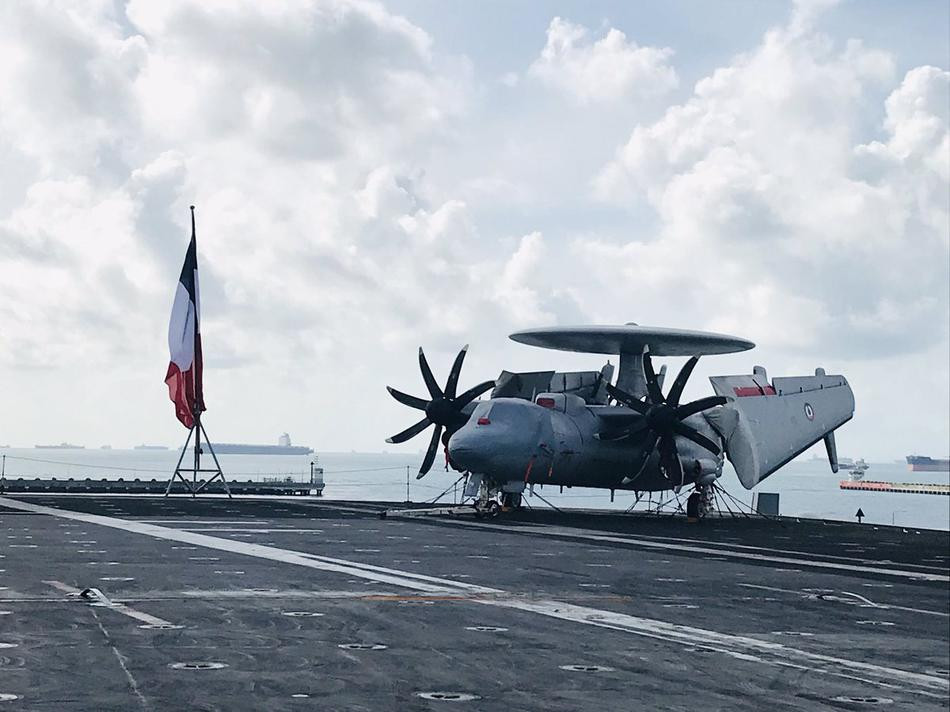 Hiện tại, trên thế giới có tổng cộng 12 tàu sân bay hạt nhân và trong số đó có 11 chiếc thuộc sở hữu của Hải quân Mỹ với 10 chiếc lớp Nimitz và một chiếc lớp Gerald R. Ford. Chiếc hàng không mẫu hạm hạt nhân duy nhất không mang quốc tịch Pháp chính là chiếc Charles de Gaulle. Nguồn ảnh: Sina.