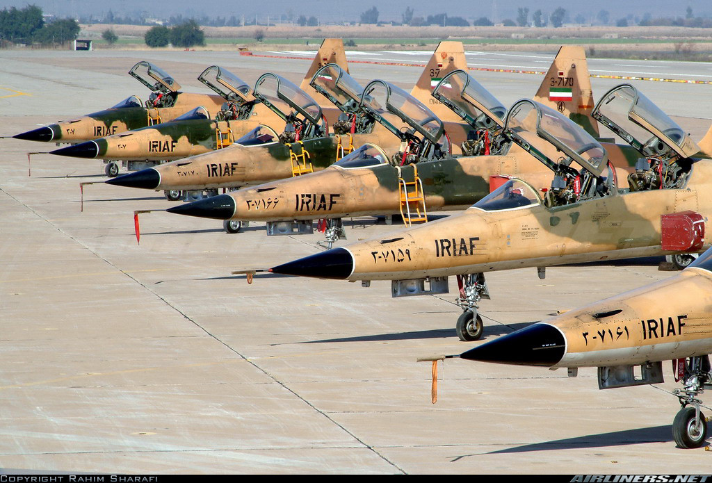Từ phiên bản F-5 Tiger II của Mỹ, Iran thậm chí còn thiết kế ra một bản nhái hoàn chỉnh mang tên HESA Saeqeh. Loại chiến đấu cơ F-5 nhái này đã phục vụ Iran từ năm 2006 và ước tính đã có khoảng 30 chiếc được ra đời. Nguồn ảnh: Airliners.