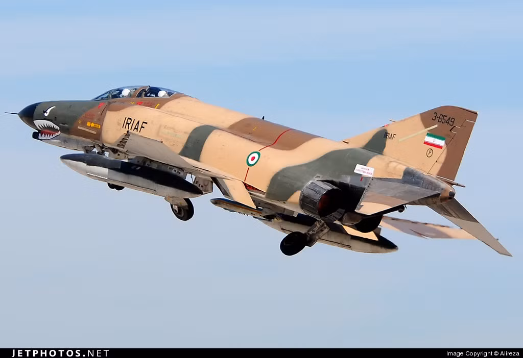 Theo thông tin được tờ Aviationist đăng tải, loại tên lửa hành trình Qader do Iran tự thiết kế đã được phóng thử thành công từ chiến đấu cơ F-4 Phantom II này hồi năm 2013. Nguồn ảnh: Jetphoto.